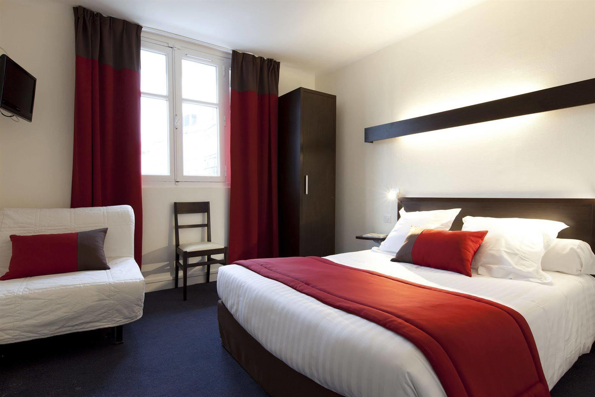 Logis Chateaubriand Hotel 2*